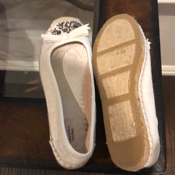 Shoes - Picture 3 of 4